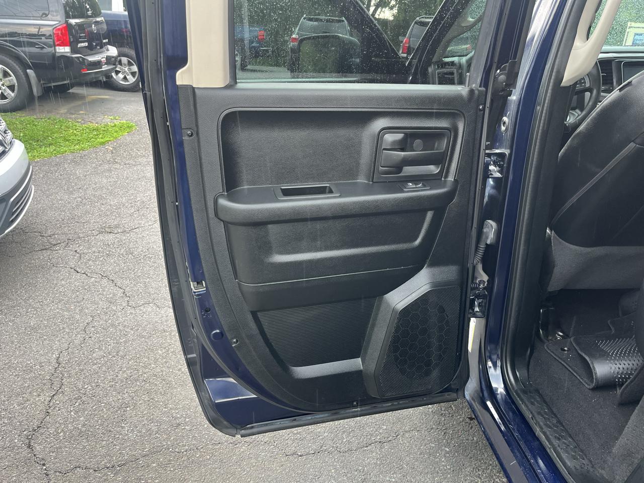 RAM 1500 Express 4x4 Quad Cab 6'4" Box 2017
