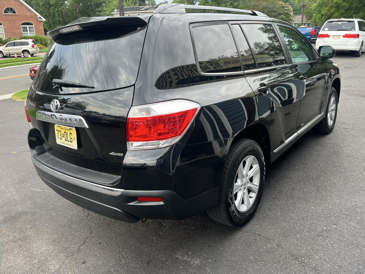 Toyota Highlander 4WD 4dr V6 (Natl) 2013