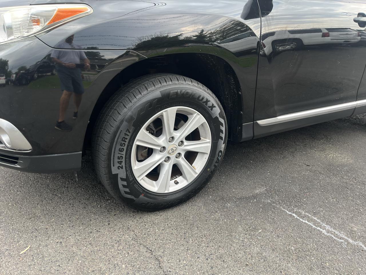 Toyota Highlander 4WD 4dr V6 (Natl) 2013