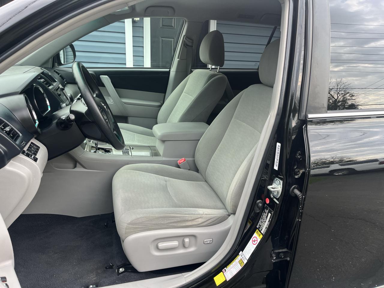 Toyota Highlander 4WD 4dr V6 (Natl) 2013