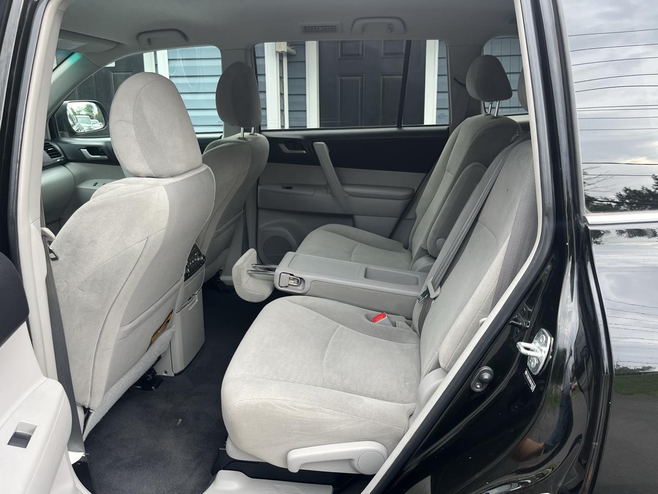 Toyota Highlander 4WD 4dr V6 (Natl) 2013