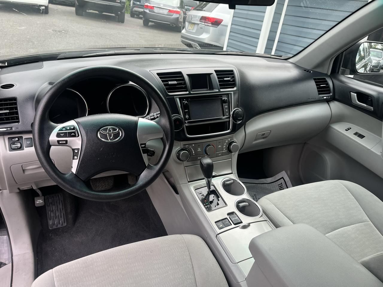 Toyota Highlander 4WD 4dr V6 (Natl) 2013