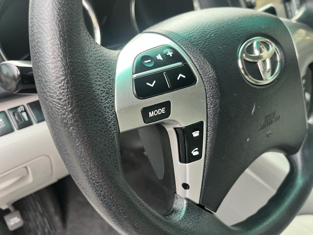 Toyota Highlander 4WD 4dr V6 (Natl) 2013