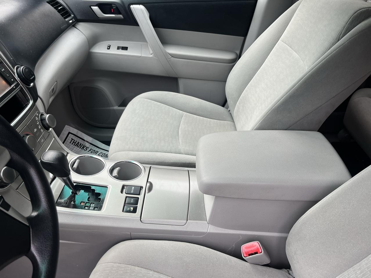 Toyota Highlander 4WD 4dr V6 (Natl) 2013