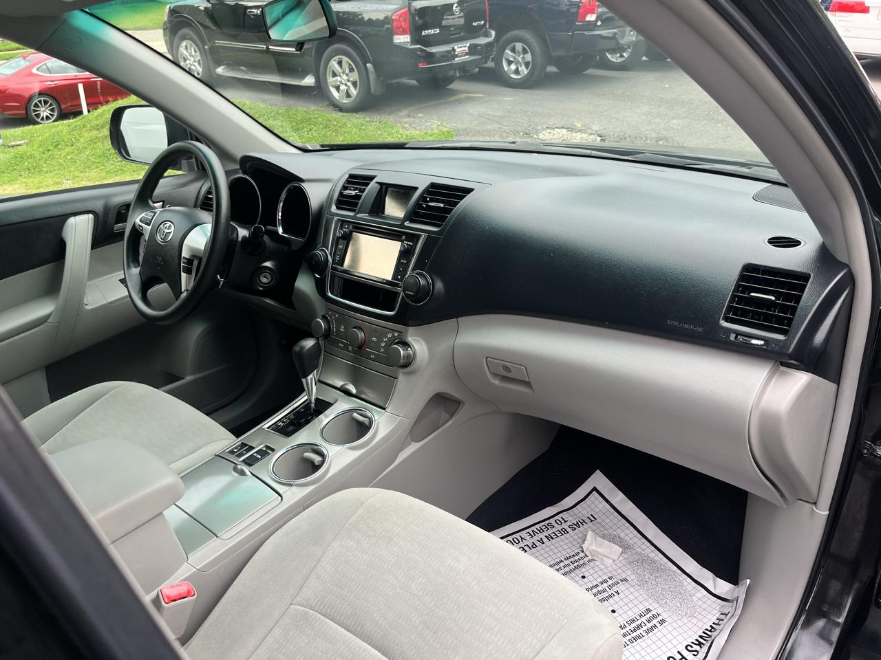 Toyota Highlander 4WD 4dr V6 (Natl) 2013