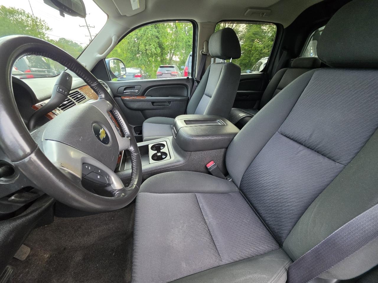 Chevrolet Avalanche 4WD Crew Cab LS 2012