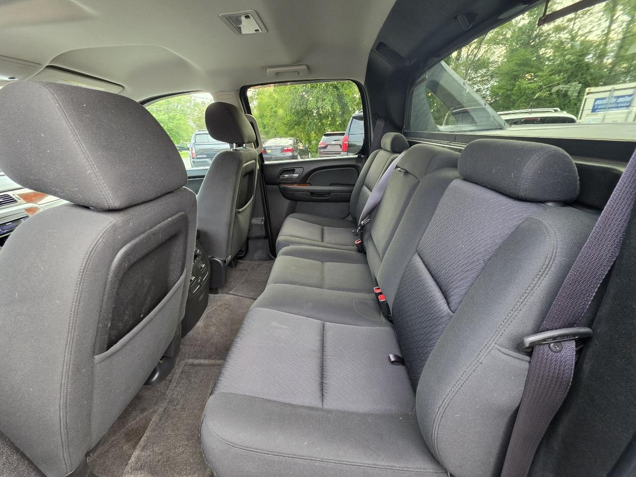 Chevrolet Avalanche 4WD Crew Cab LS 2012