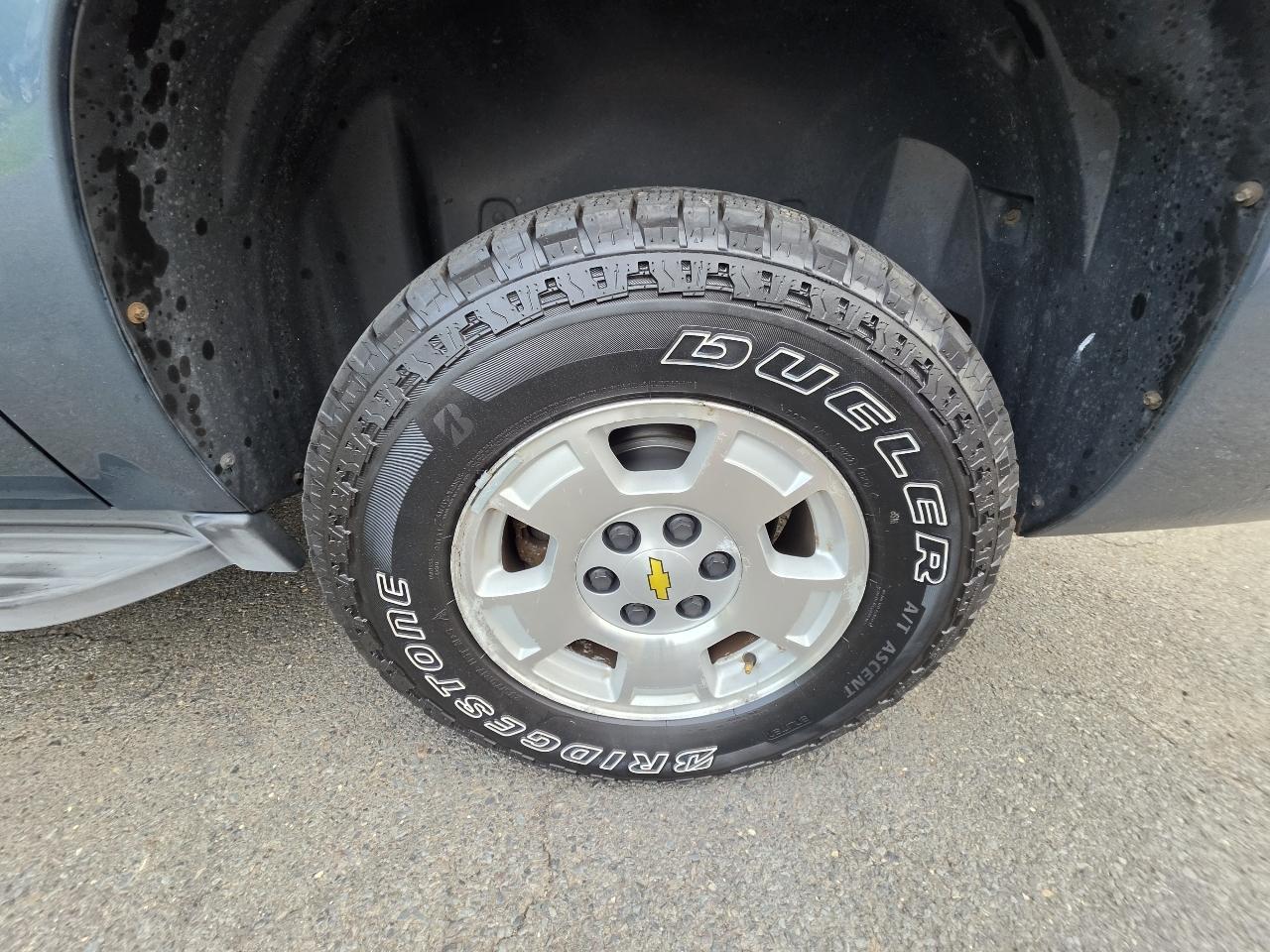 Chevrolet Avalanche 4WD Crew Cab LS 2012