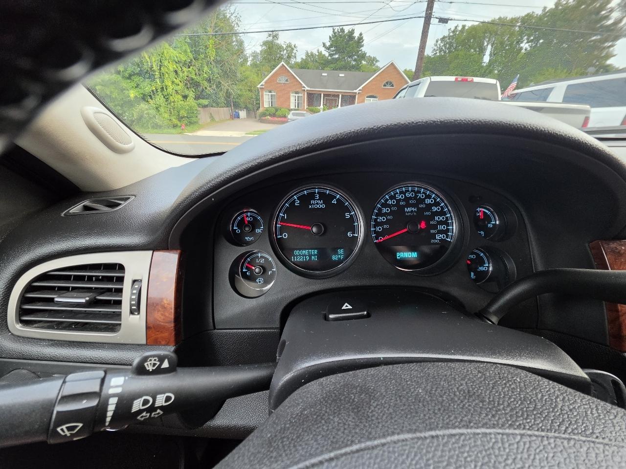 Chevrolet Avalanche 4WD Crew Cab LS 2012