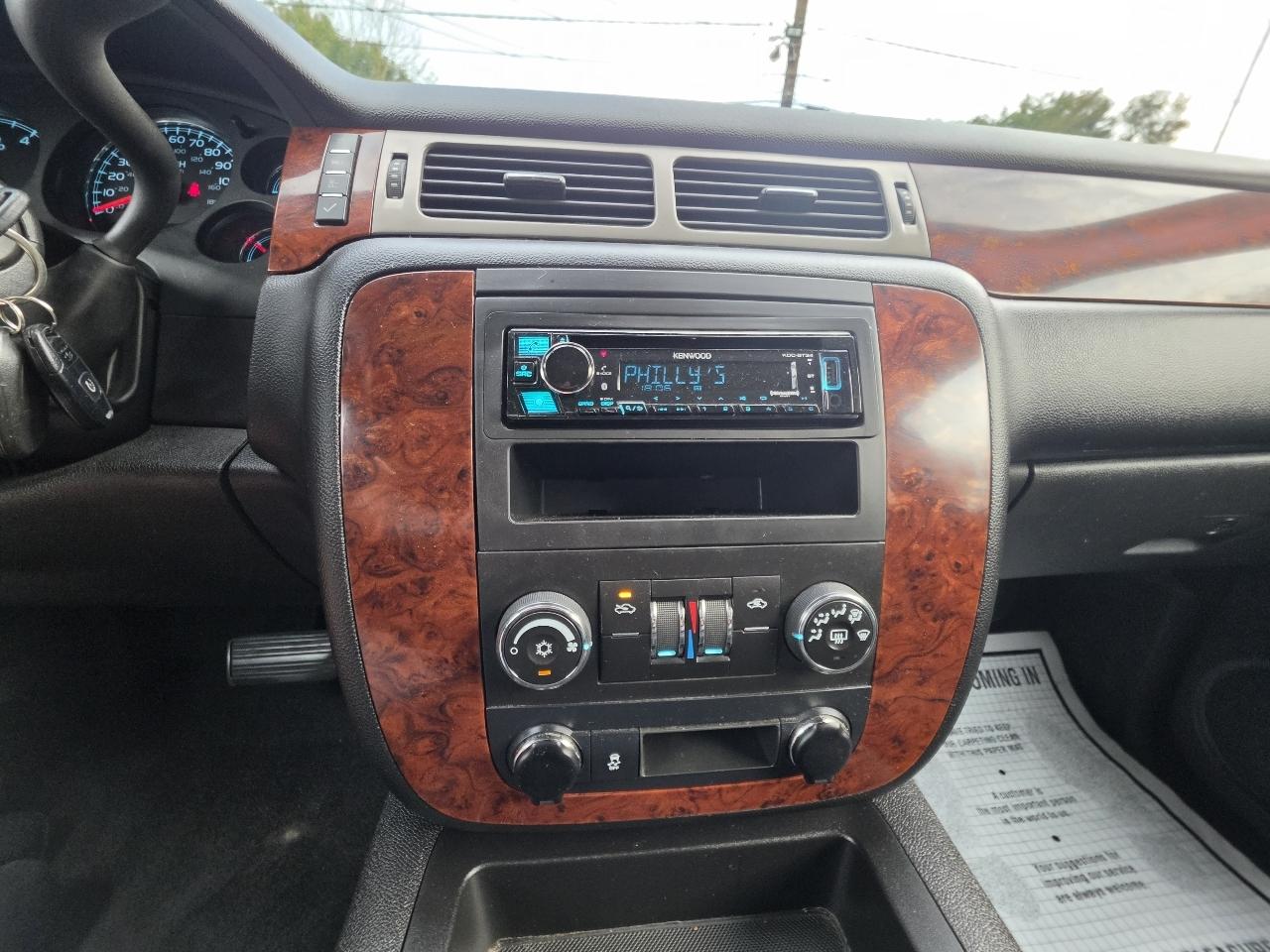 Chevrolet Avalanche 4WD Crew Cab LS 2012