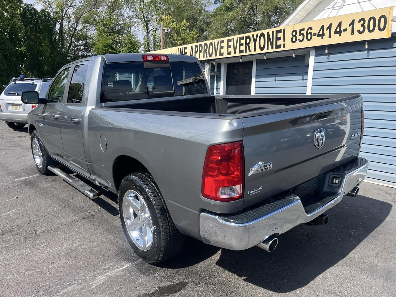 Dodge Ram 1500 4WD Quad Cab 140.5" SLT 2010