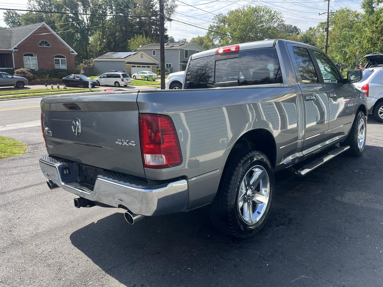 Dodge Ram 1500 4WD Quad Cab 140.5" SLT 2010