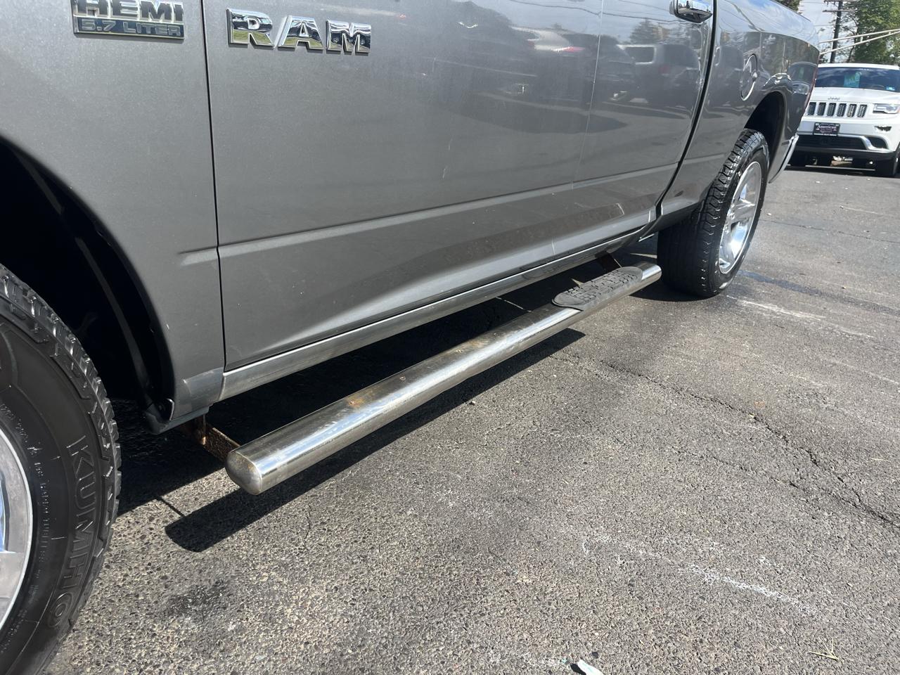 Dodge Ram 1500 4WD Quad Cab 140.5" SLT 2010