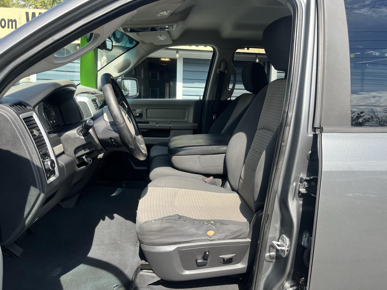 Dodge Ram 1500 4WD Quad Cab 140.5" SLT 2010