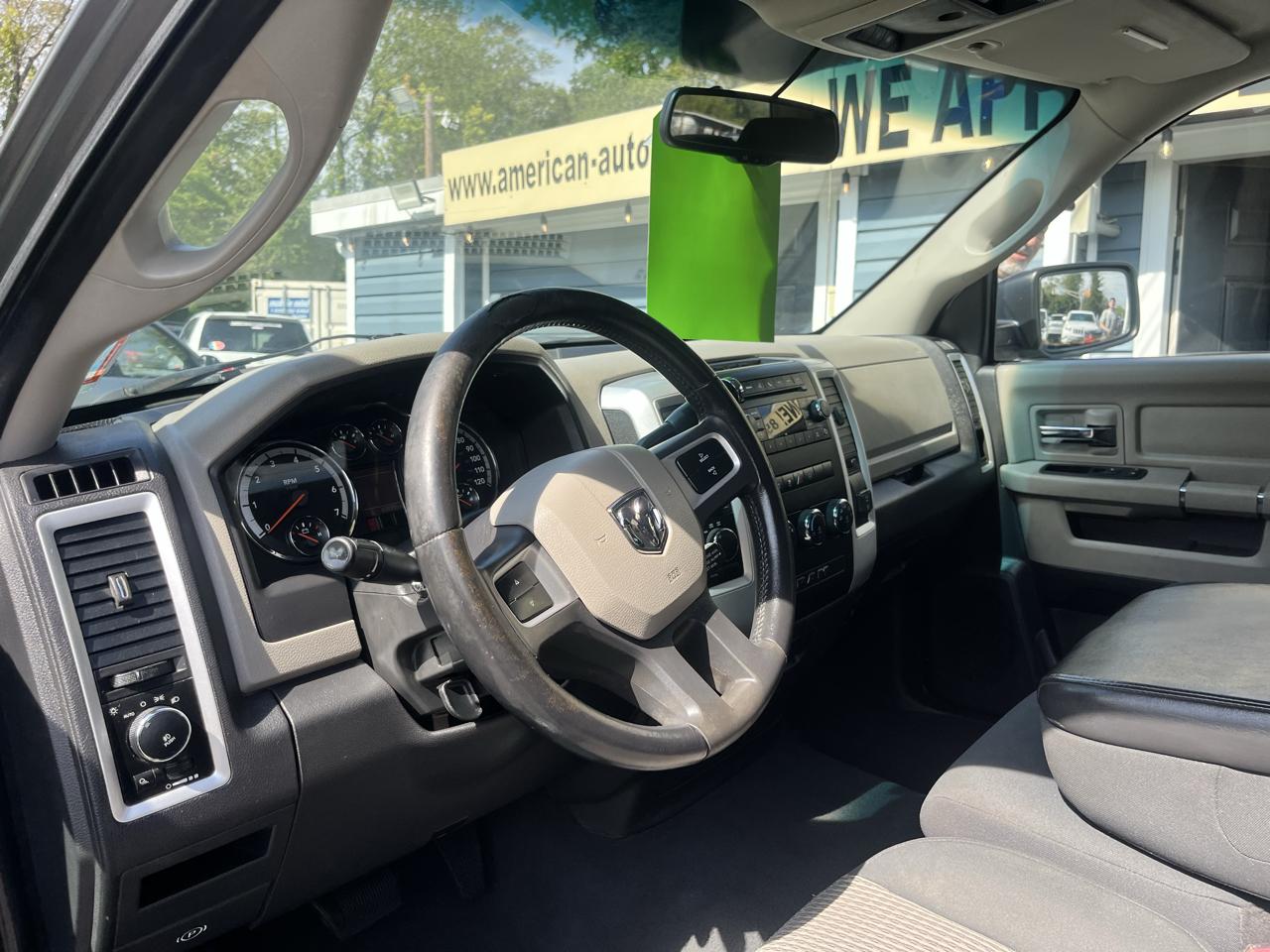 Dodge Ram 1500 4WD Quad Cab 140.5" SLT 2010