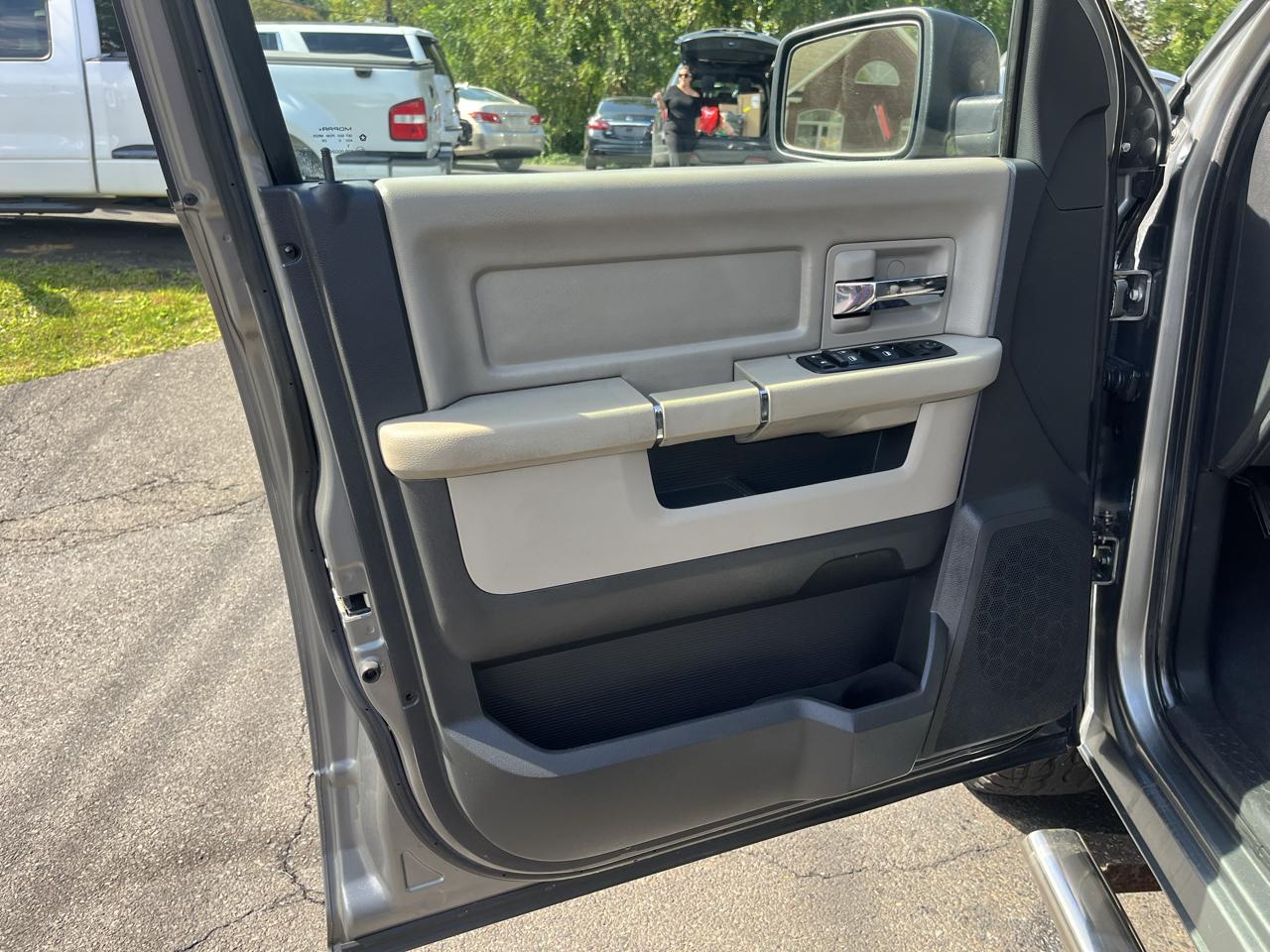 Dodge Ram 1500 4WD Quad Cab 140.5" SLT 2010