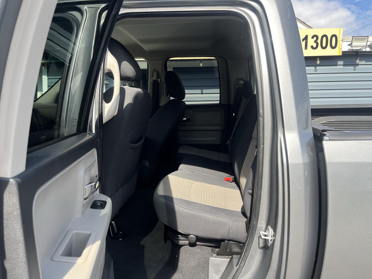 Dodge Ram 1500 4WD Quad Cab 140.5" SLT 2010