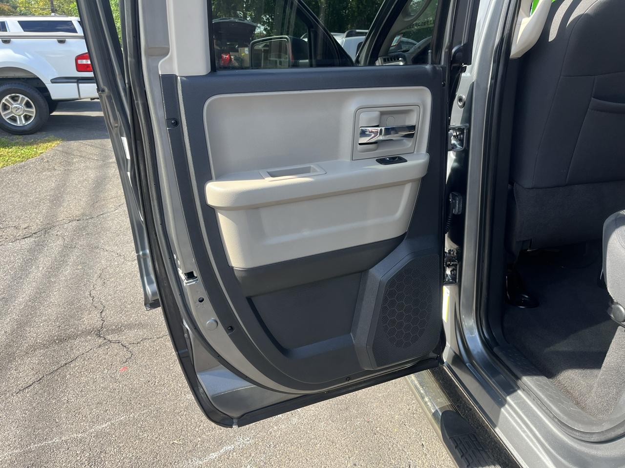Dodge Ram 1500 4WD Quad Cab 140.5" SLT 2010