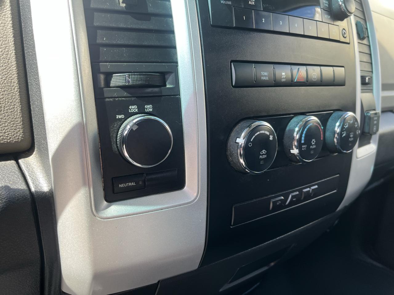 Dodge Ram 1500 4WD Quad Cab 140.5" SLT 2010