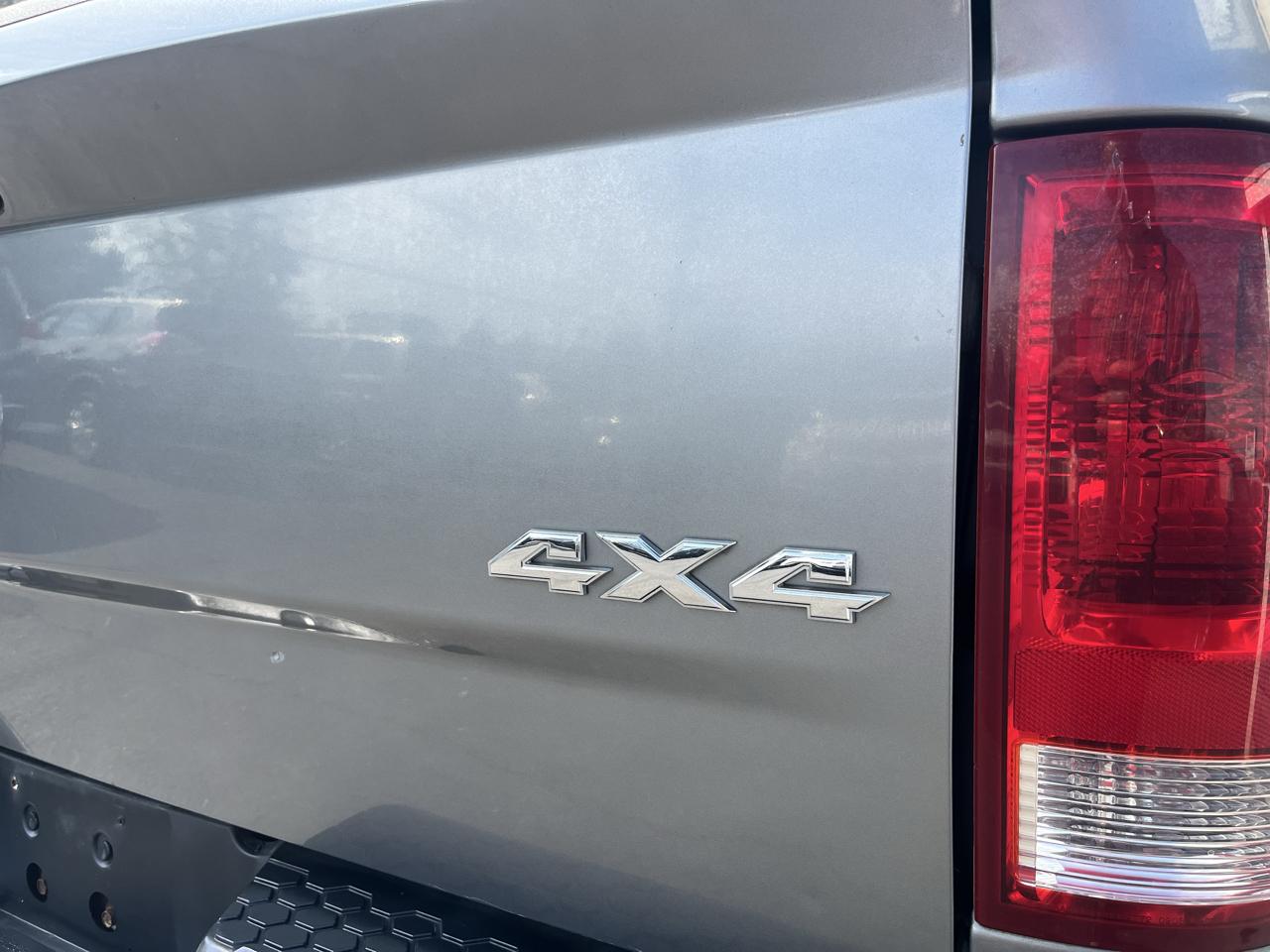Dodge Ram 1500 4WD Quad Cab 140.5" SLT 2010