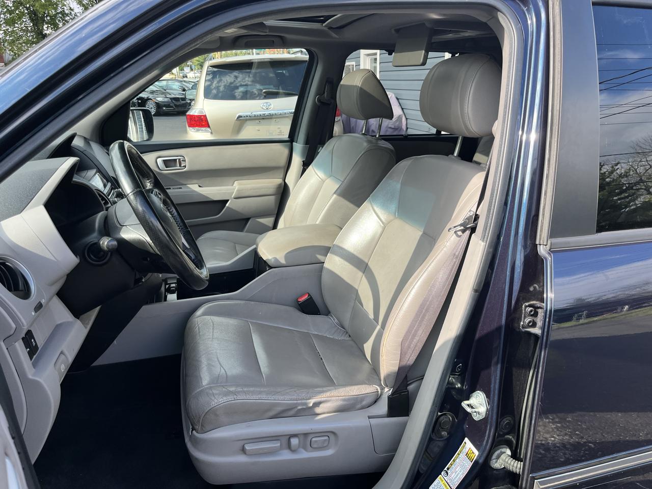 Honda Pilot 4WD 4dr Touring w/RES & Navi 2012