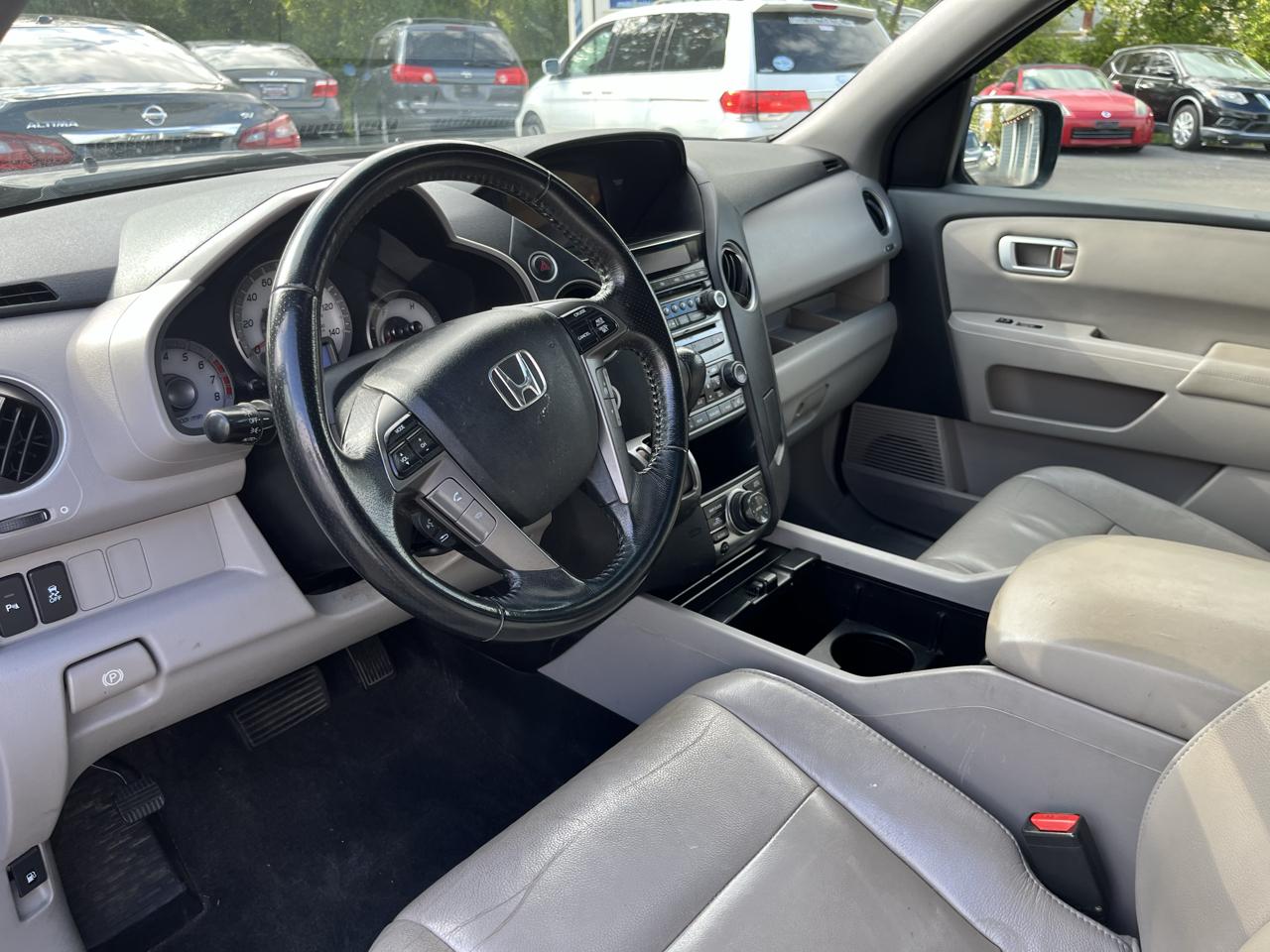 Honda Pilot 4WD 4dr Touring w/RES & Navi 2012