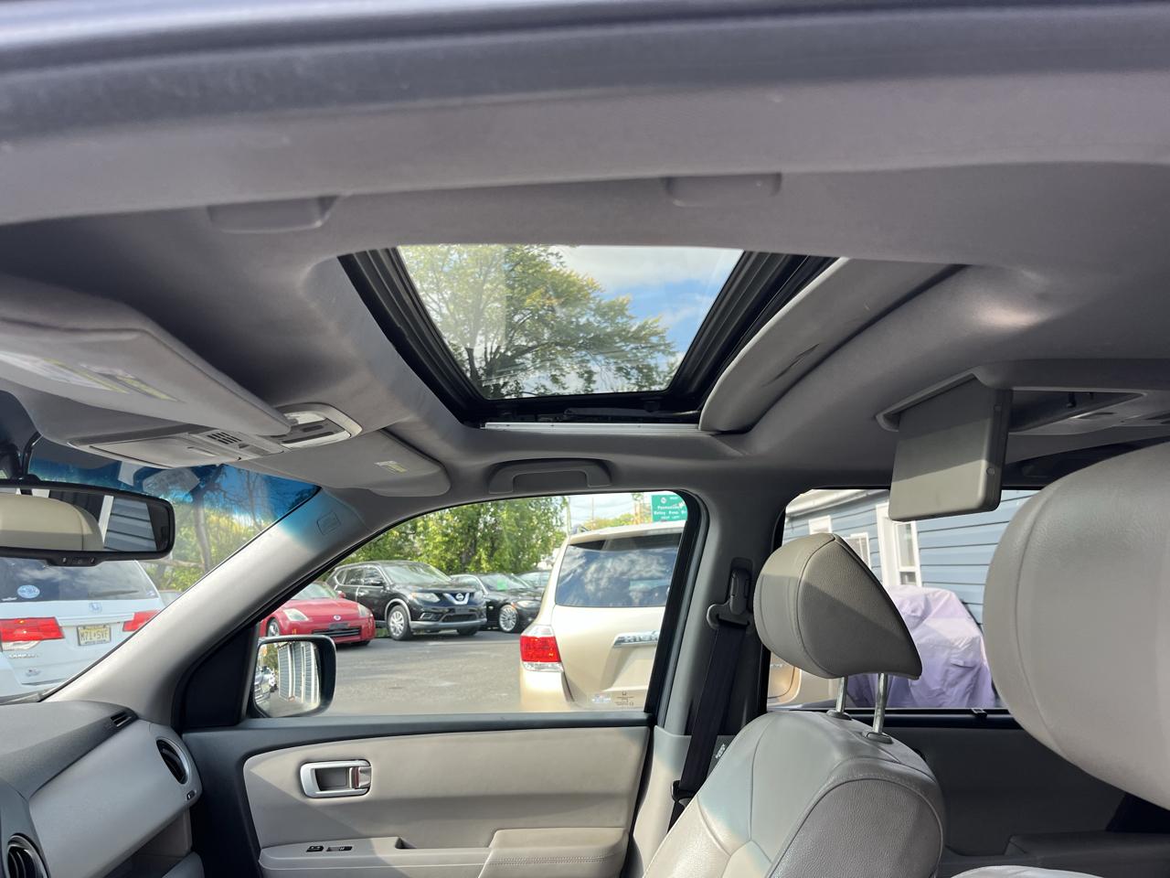 Honda Pilot 4WD 4dr Touring w/RES & Navi 2012