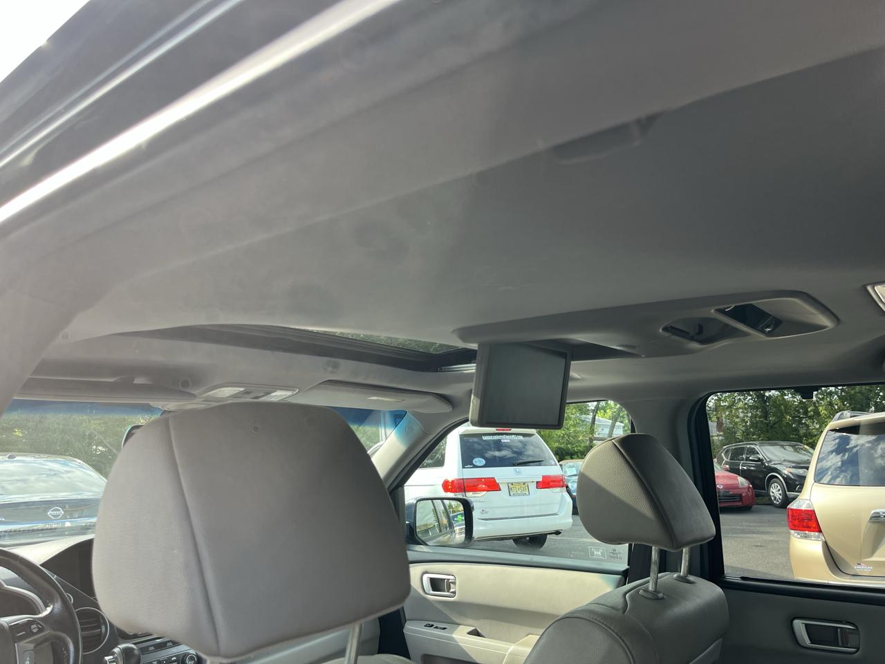 Honda Pilot 4WD 4dr Touring w/RES & Navi 2012