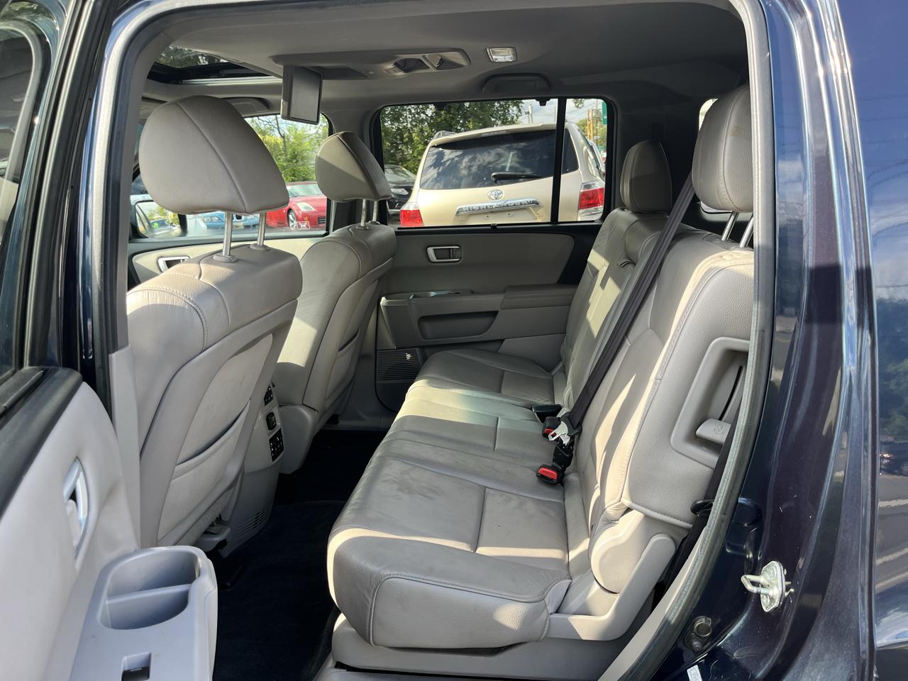 Honda Pilot 4WD 4dr Touring w/RES & Navi 2012