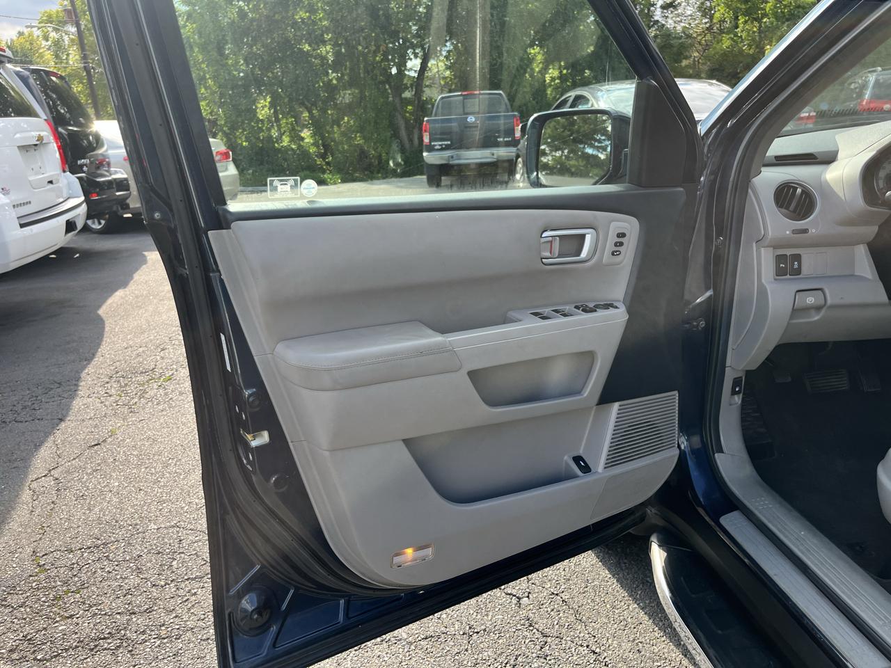 Honda Pilot 4WD 4dr Touring w/RES & Navi 2012