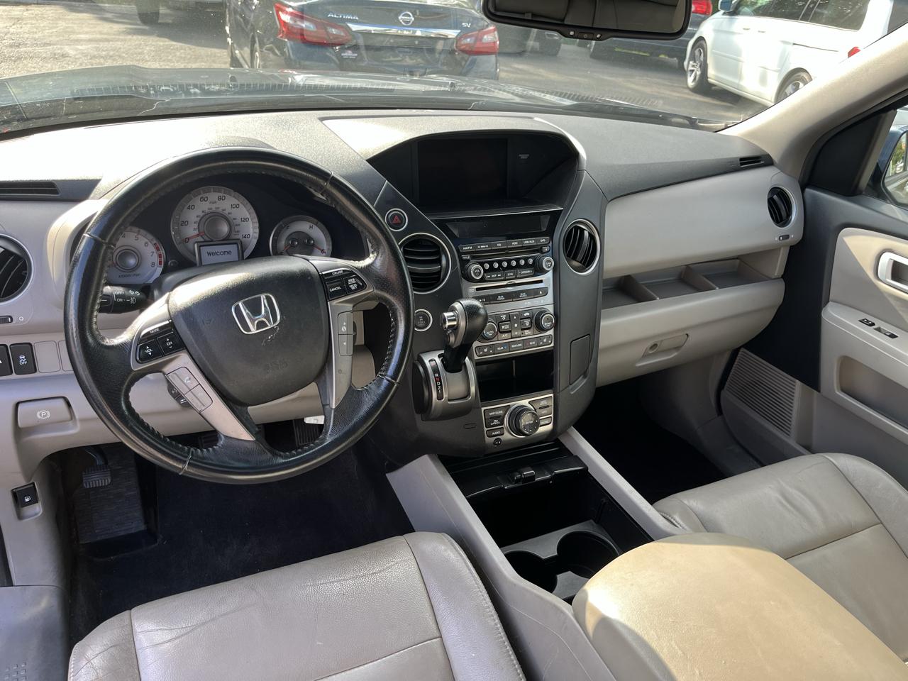 Honda Pilot 4WD 4dr Touring w/RES & Navi 2012