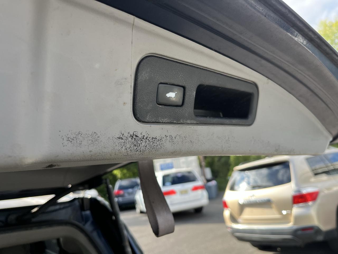 Honda Pilot 4WD 4dr Touring w/RES & Navi 2012