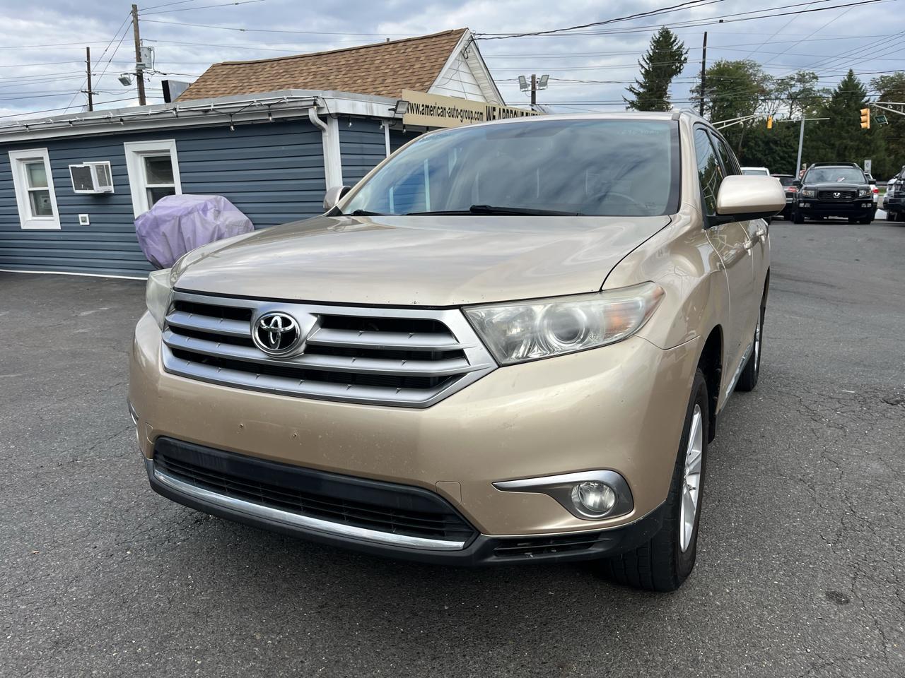 Toyota Highlander 4WD 4dr V6 (Natl) 2012