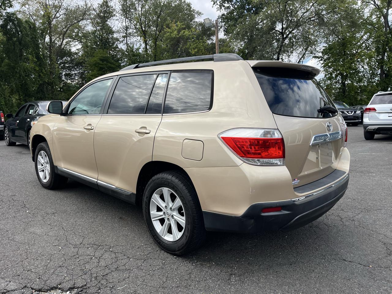 Toyota Highlander 4WD 4dr V6 (Natl) 2012