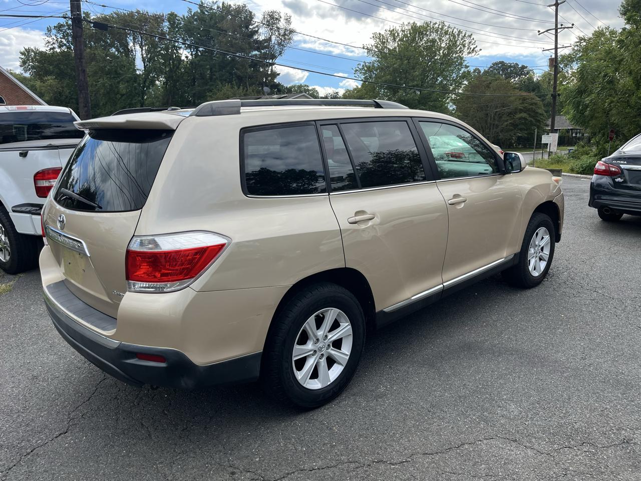 Toyota Highlander 4WD 4dr V6 (Natl) 2012