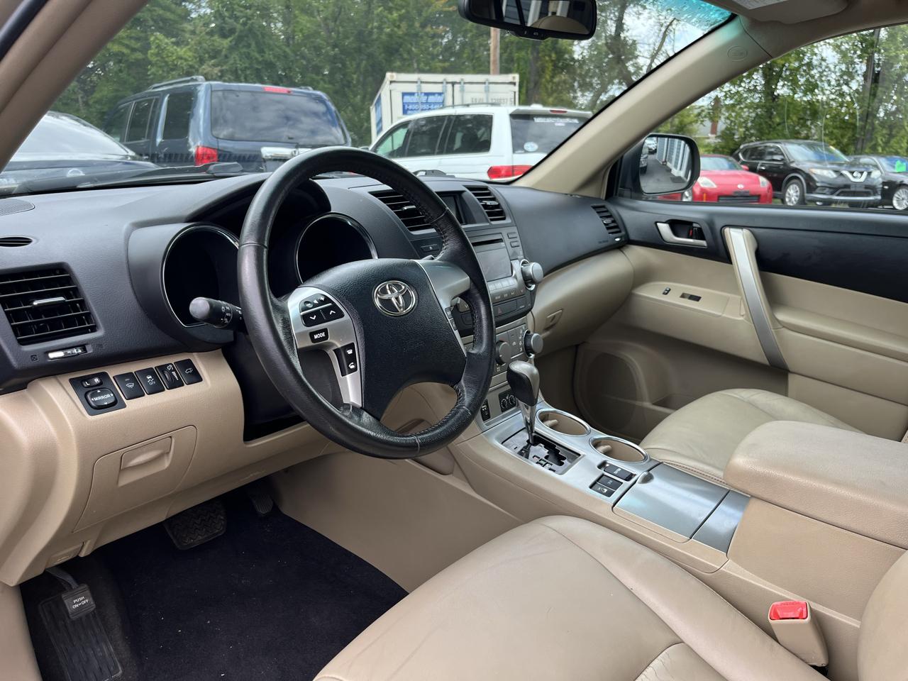 Toyota Highlander 4WD 4dr V6 (Natl) 2012