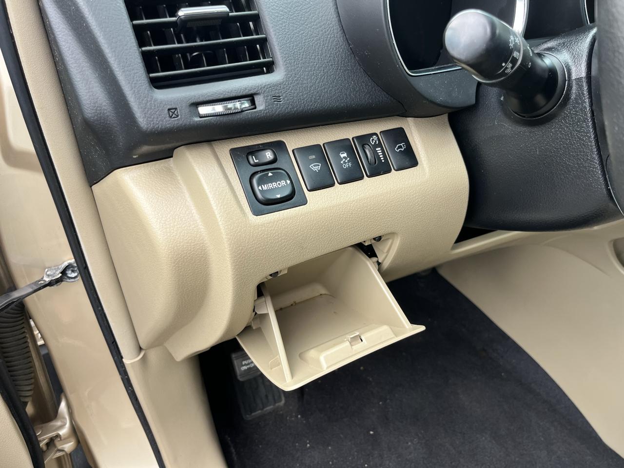 Toyota Highlander 4WD 4dr V6 (Natl) 2012