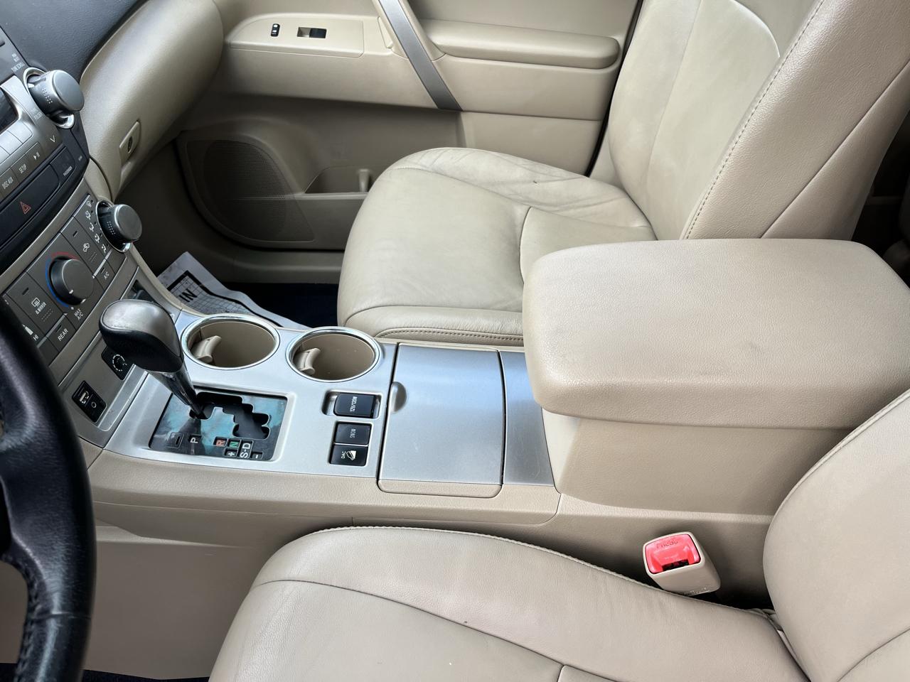 Toyota Highlander 4WD 4dr V6 (Natl) 2012
