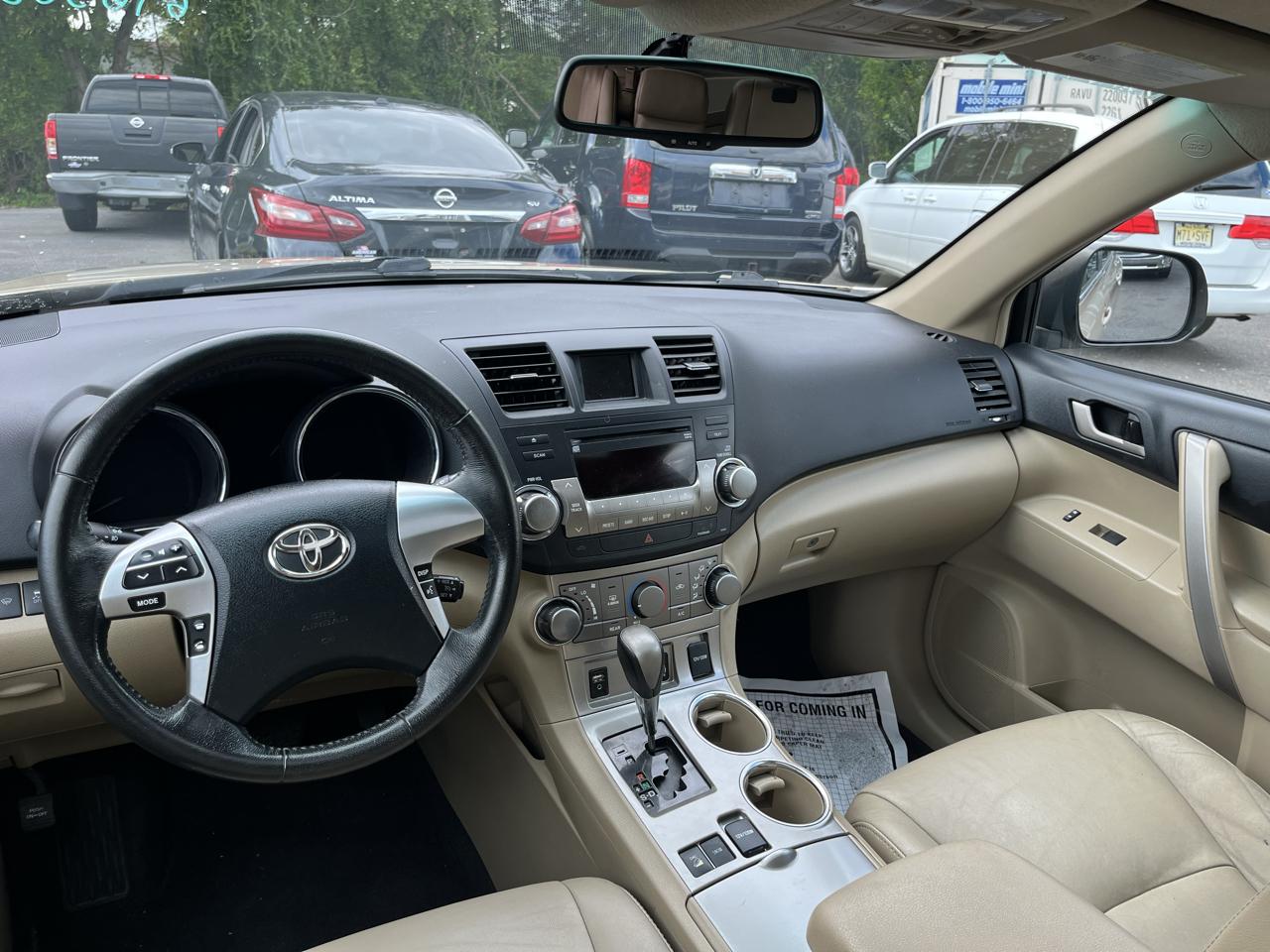 Toyota Highlander 4WD 4dr V6 (Natl) 2012