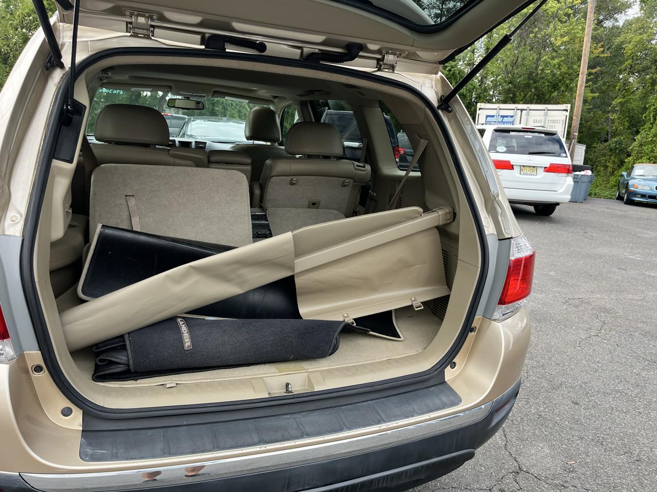 Toyota Highlander 4WD 4dr V6 (Natl) 2012
