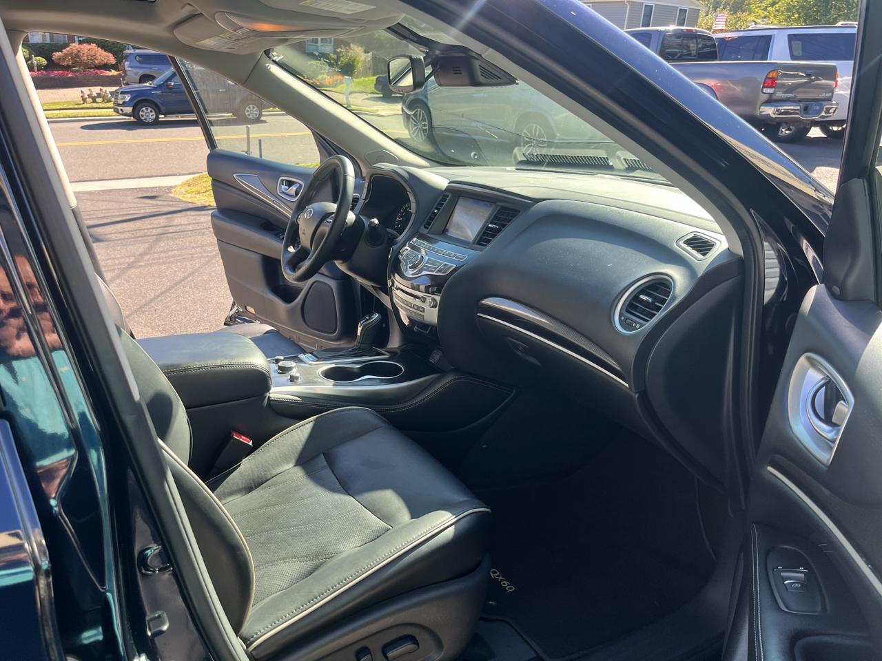 Infiniti QX60 2019.5 LUXE AWD 2019
