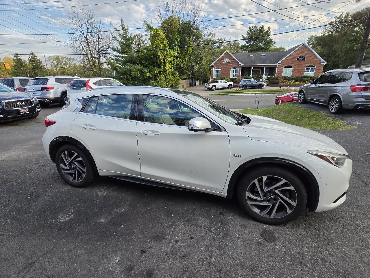 Infiniti QX30 Premium FWD *Ltd Avail* 2017