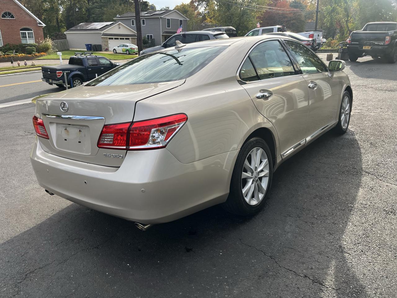 Lexus ES 350 4dr Sdn 2011