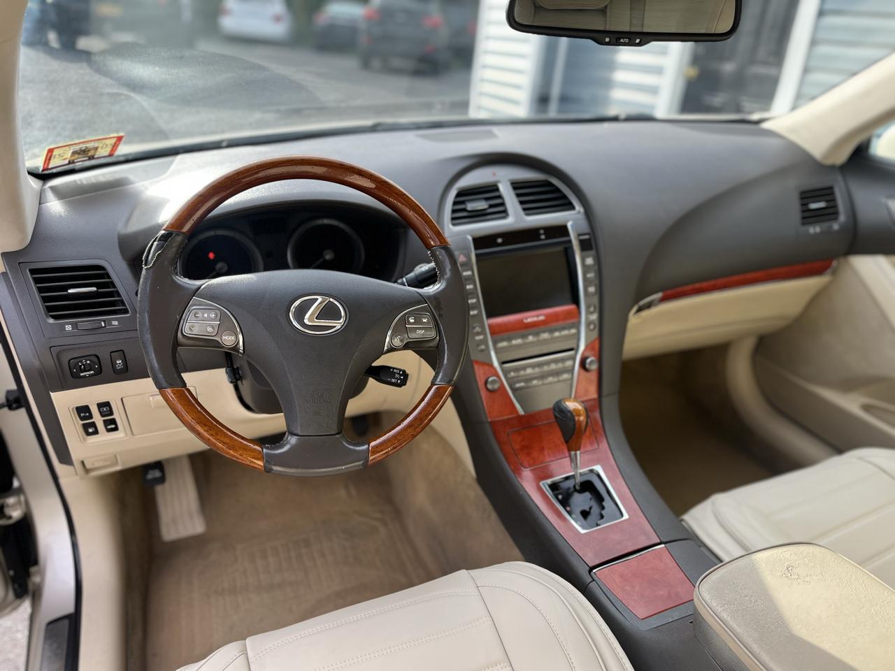 Lexus ES 350 4dr Sdn 2011