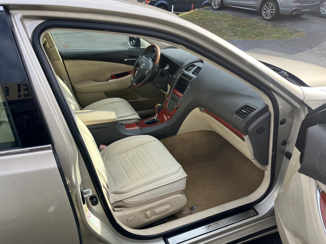 Lexus ES 350 4dr Sdn 2011