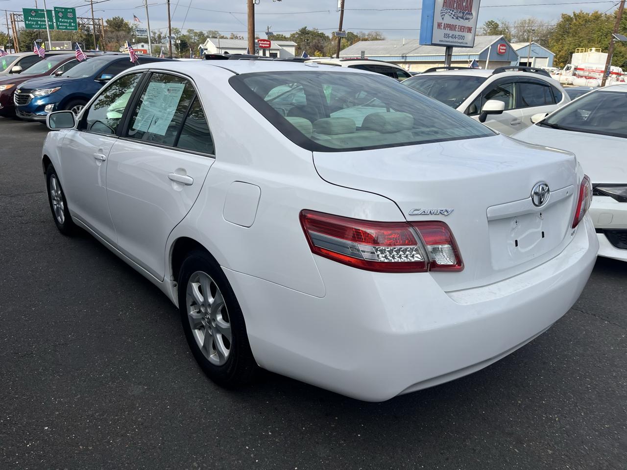 Toyota Camry 4dr Sdn I4 Auto LE (Natl) 2011