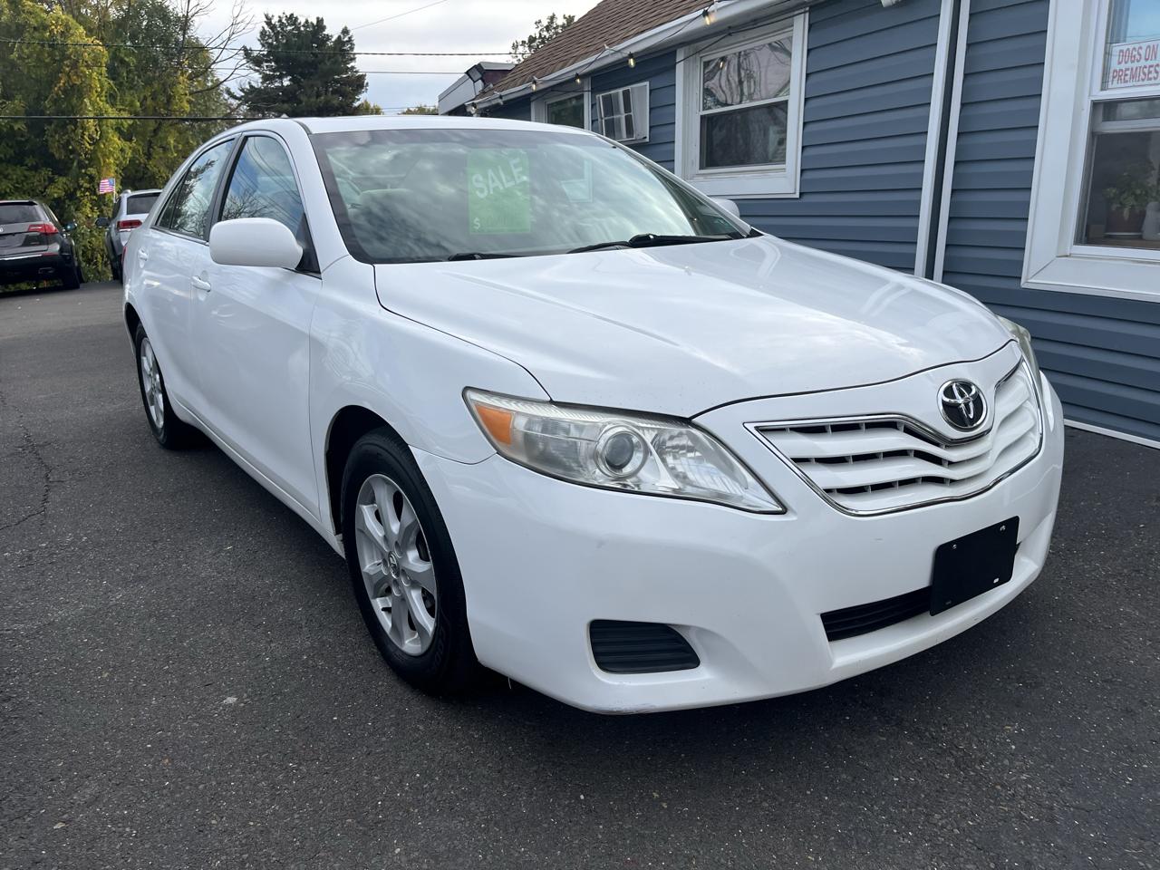 Toyota Camry 4dr Sdn I4 Auto LE (Natl) 2011