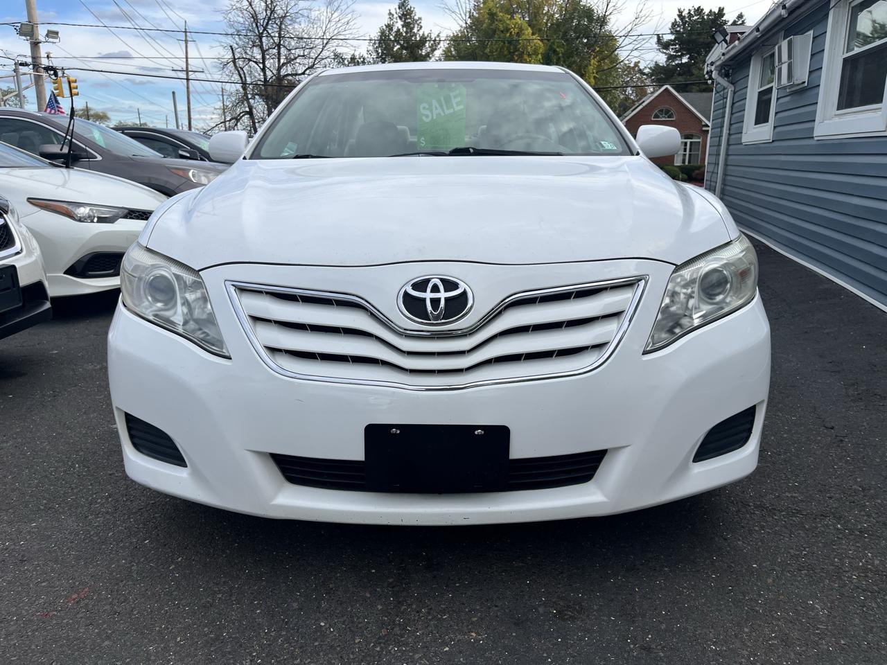 Toyota Camry 4dr Sdn I4 Auto LE (Natl) 2011