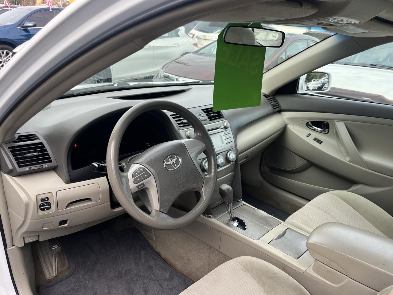 Toyota Camry 4dr Sdn I4 Auto LE (Natl) 2011