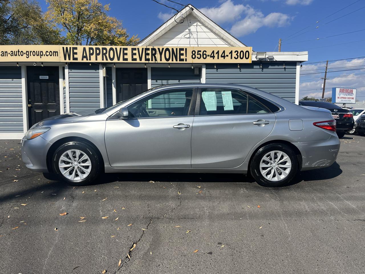 Toyota Camry 4dr Sdn I4 Auto LE (Natl) 2015